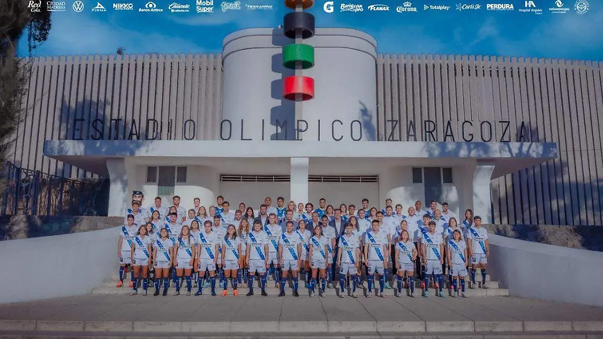 Así posaron los equipos representativos del Club Puebla